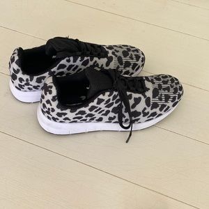 New black leopard shoes